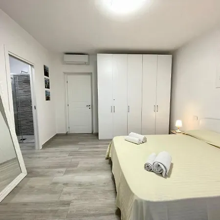 Apartment Ida Palace, New Deluxe Seafront Stintino